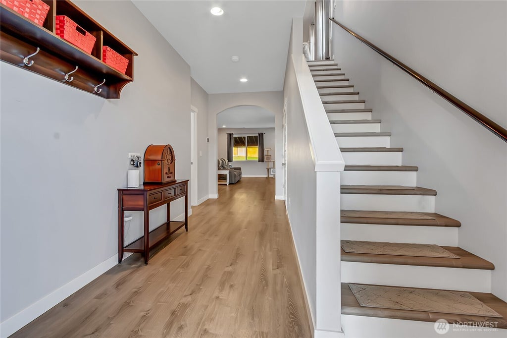 Photo of 33913 12th Place SW, Federal Way, WA 98023 (MLS # 2585354)