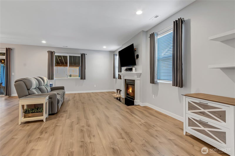 33913 12th Place SW