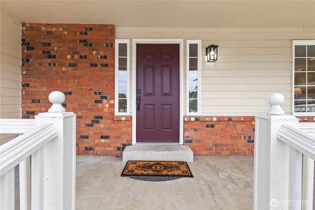 Photo of 330 S 30th Place, Mount Vernon, WA 98274 (MLS # 2560737)