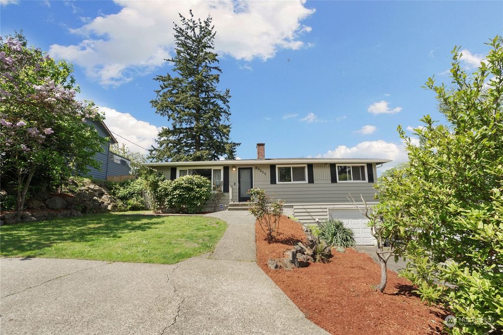Photo of 23211 28th Avenue S, Des Moines, WA 98189 (MLS # 2067162)