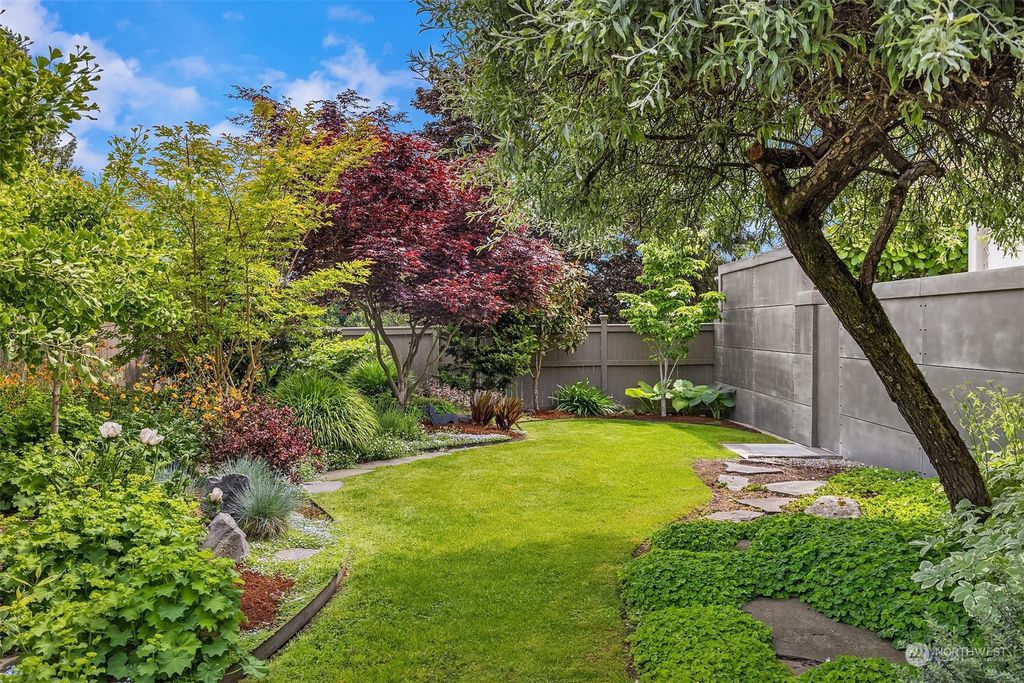 Photo of 3303 SW 100th Street, Seattle, WA 98146 (MLS # 2246529)