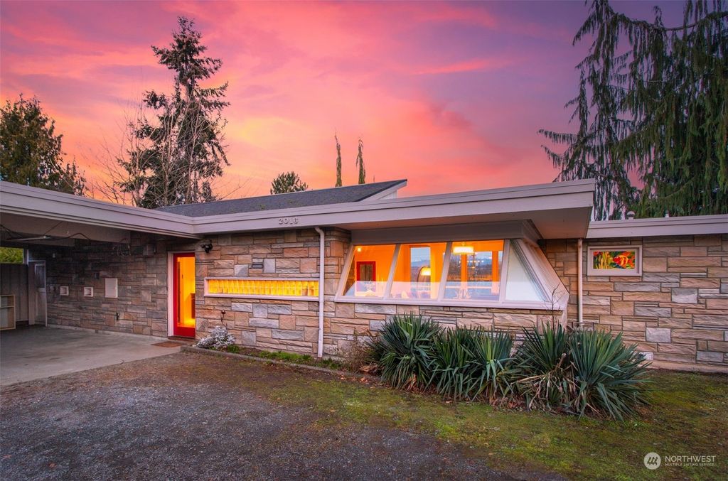 Photo of 2016 E Grand Avenue, Everett, WA 98201 (MLS # 2322310)