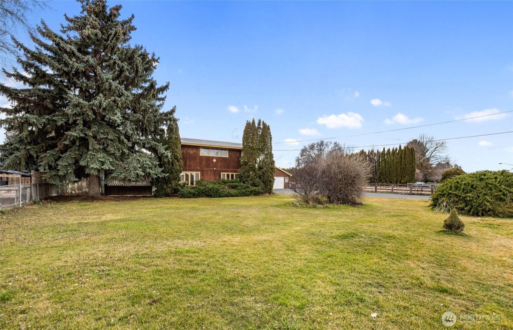 Photo of 4537 Dunn Street NE, Moses Lake, WA 98837 (MLS # 2481737)