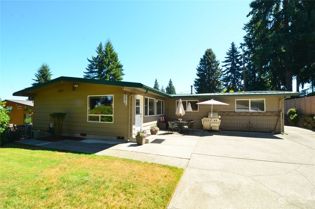 Photo of 15707 83rd Avenue NE, Kenmore, WA 98028 (MLS # 2141378)