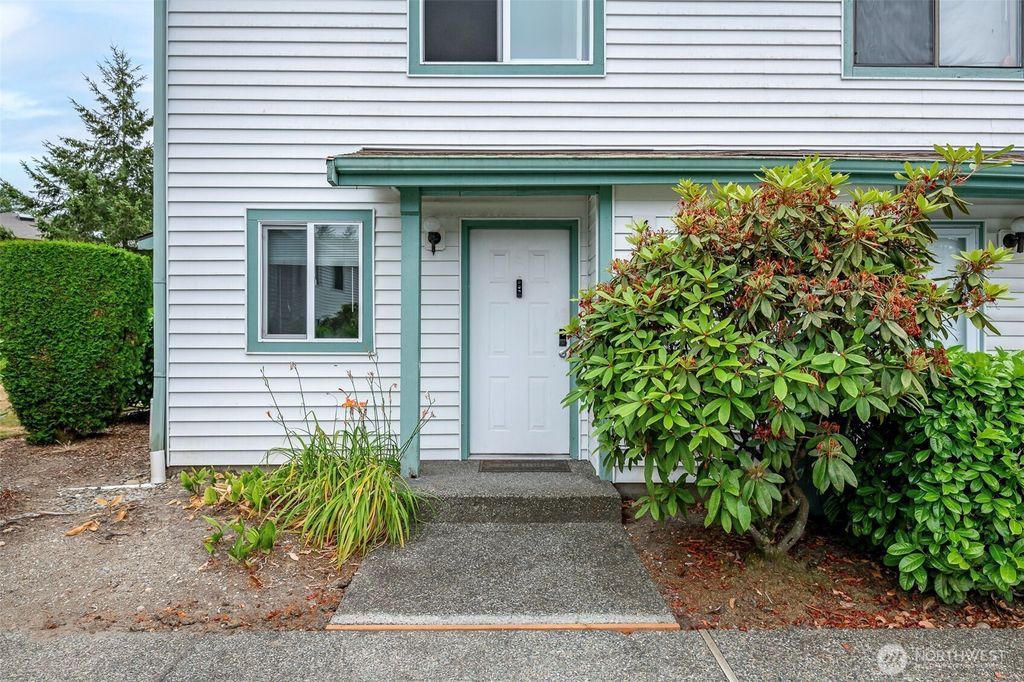 Photo of 1721 SW 318th Place #48A, Federal Way, WA 98023 (MLS # 2552832)