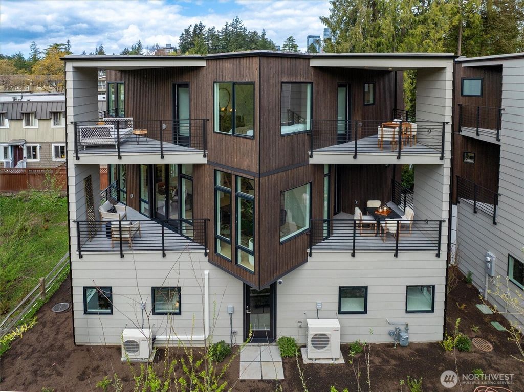 Photo of 417 102nd Avenue SE, Bellevue, WA 98004 (MLS # 2362405)