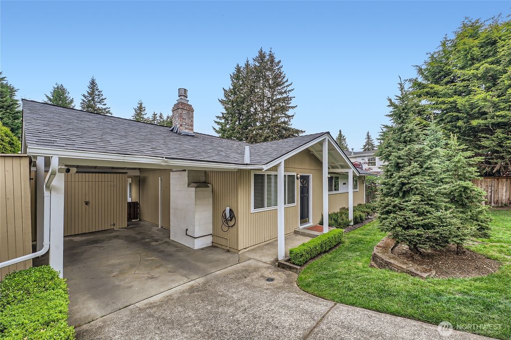 Photo of 302 18th Avenue, Kirkland, WA 98033 (MLS # 2372932)