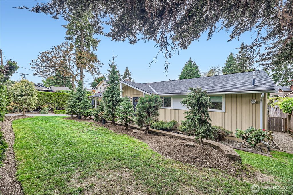 Photo of 302 18th Avenue, Kirkland, WA 98033 (MLS # 2372932)