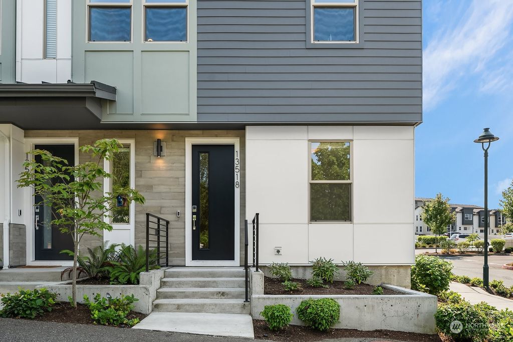 Photo of 13518 SE 66th Lane, Newcastle, WA 98059 (MLS # 2272329)