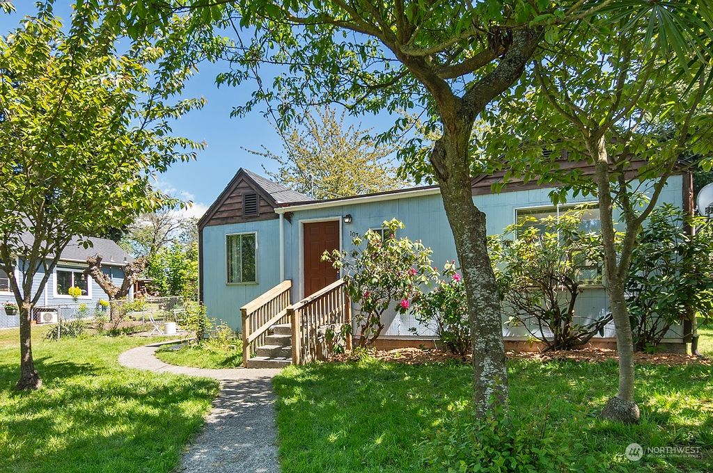 Photo of 10762 17th Avenue SW, Seattle, WA 98146 (MLS # 2236438)