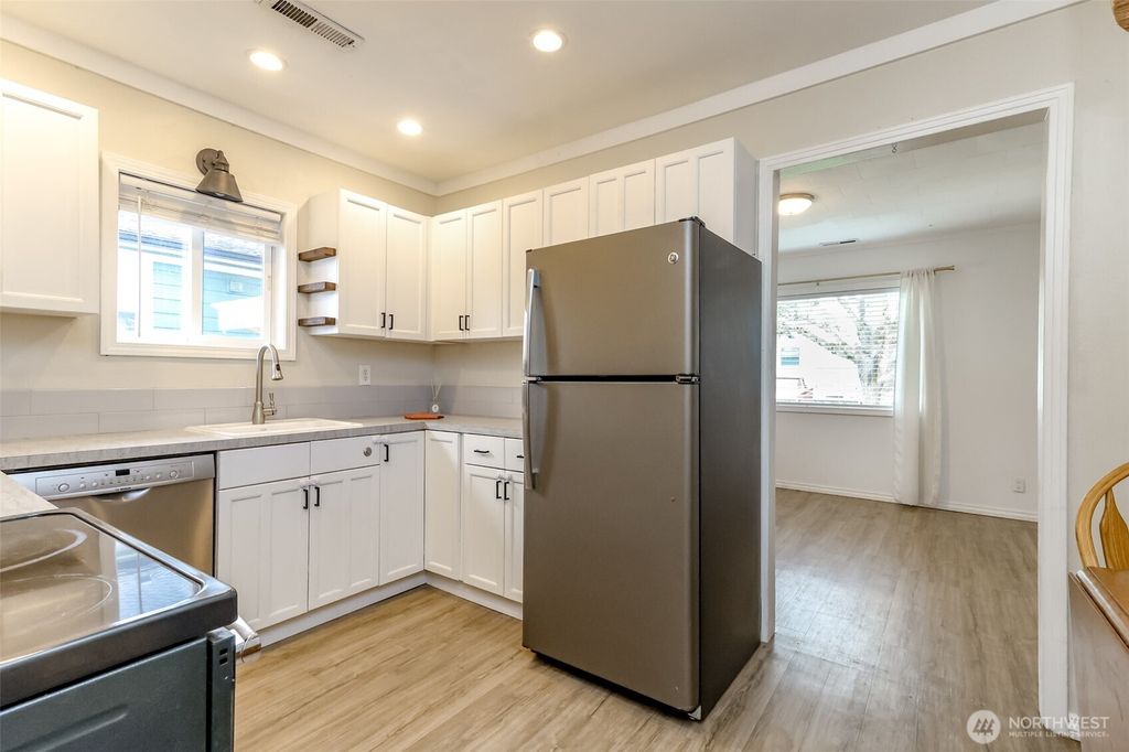 Photo of 3015 Fredrickson Street, Enumclaw, WA 98022 (MLS # 2512648)