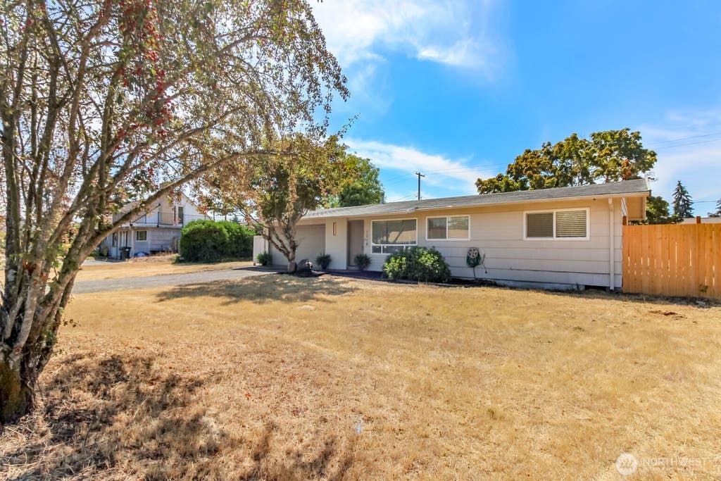 Photo of 1218 140th Street E, Tacoma, WA 98445 (MLS # 2571419)