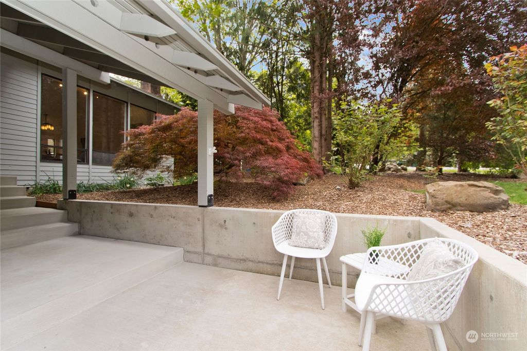 Photo of 500 Kalmia Place NW, Issaquah, WA 98027 (MLS # 2226690)