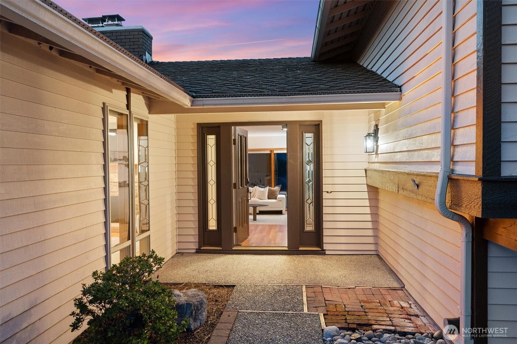 Photo of 15010 SE 46th Way, Bellevue, WA 98006 (MLS # 2589901)