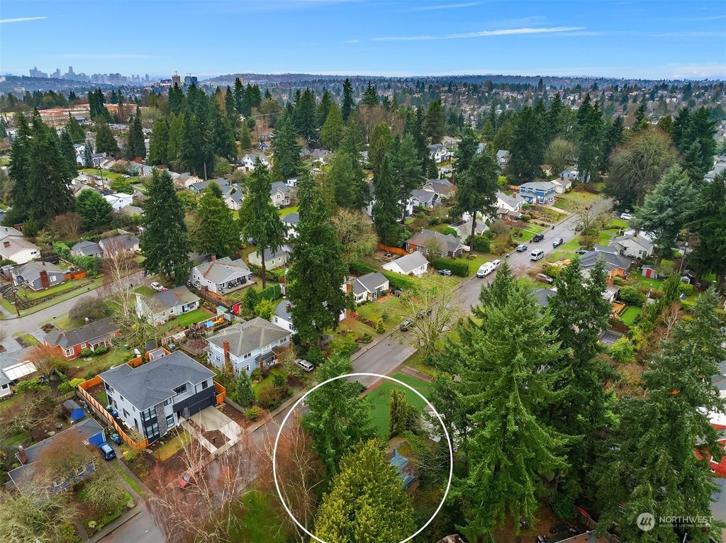 Photo of 3170 NE 81st St St, Seattle, WA 98115 (MLS # 2192587)