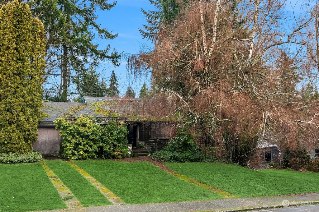 Photo of 3170 NE 81st St St, Seattle, WA 98115 (MLS # 2192587)