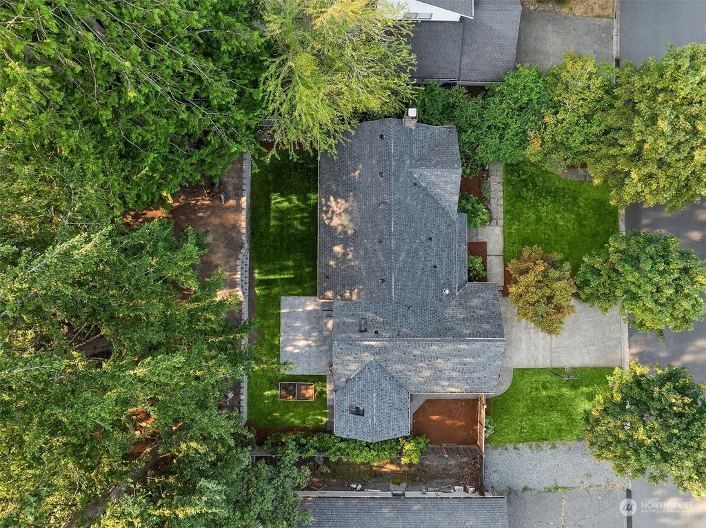 Photo of 1825 226th Place NE, Sammamish, WA 98074 (MLS # 2274818)