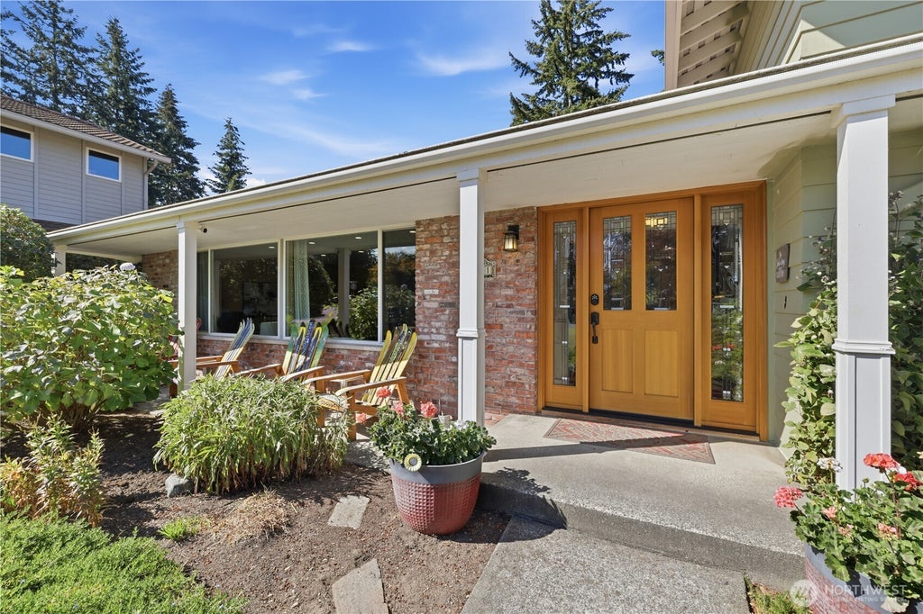 Photo of 4941 125 Avenue SE, Bellevue, WA 98006 (MLS # 2587472)