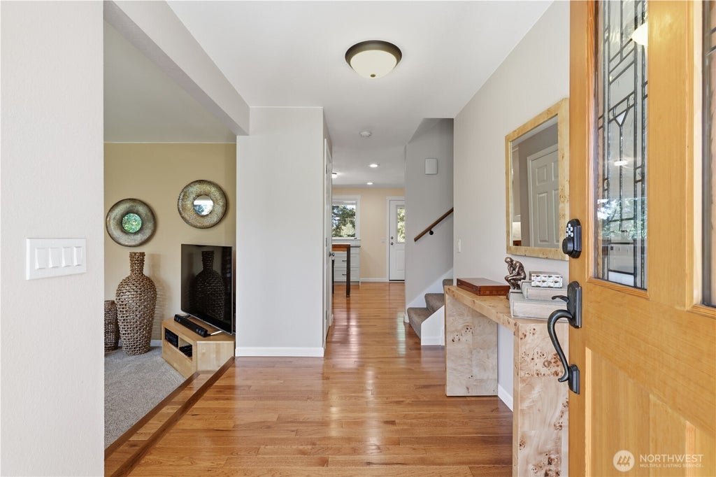 Photo of 4941 125 Avenue SE, Bellevue, WA 98006 (MLS # 2587472)