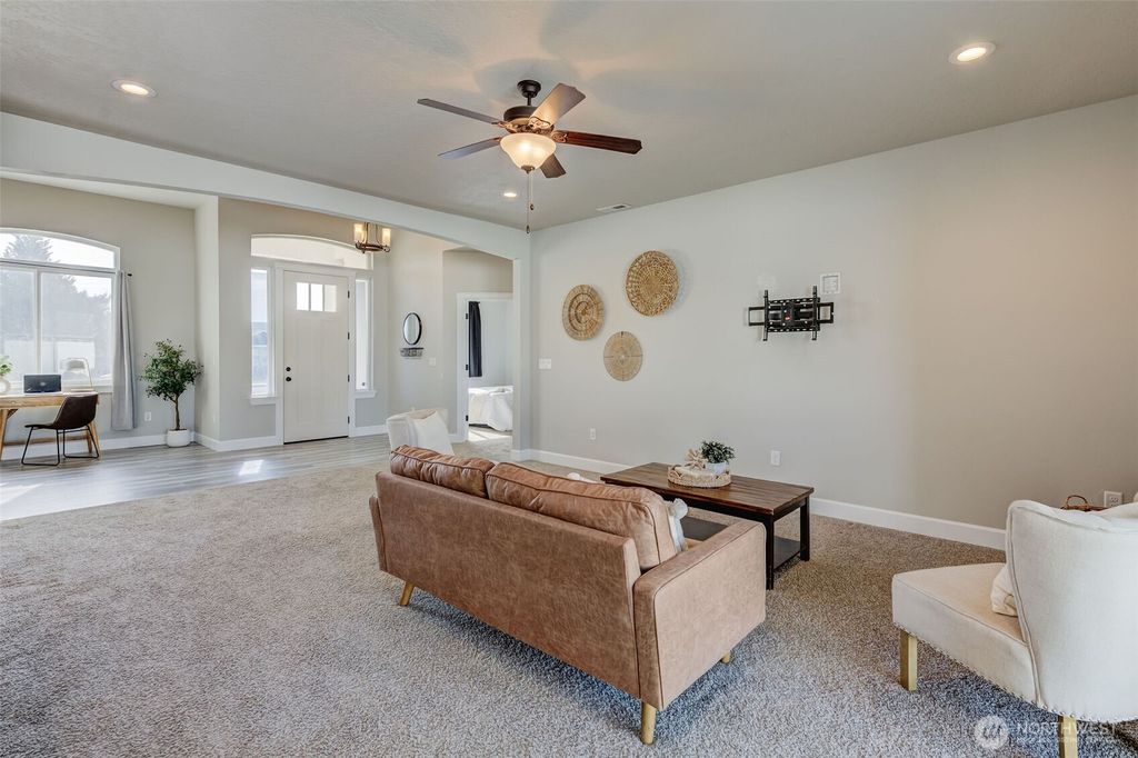 Photo of 415 SW R Street, Quincy, WA 98848 (MLS # 2489747)