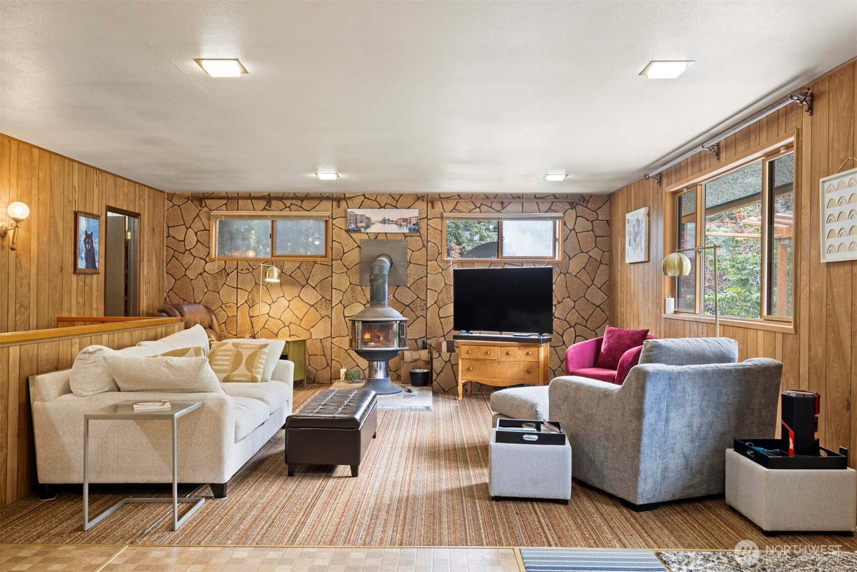 371 Lakeside Drive