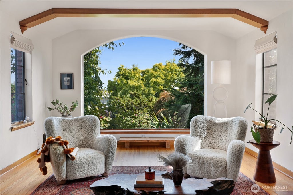 Photo of 6049 Princeton Avenue NE, Seattle, WA 98115 (MLS # 2575901)