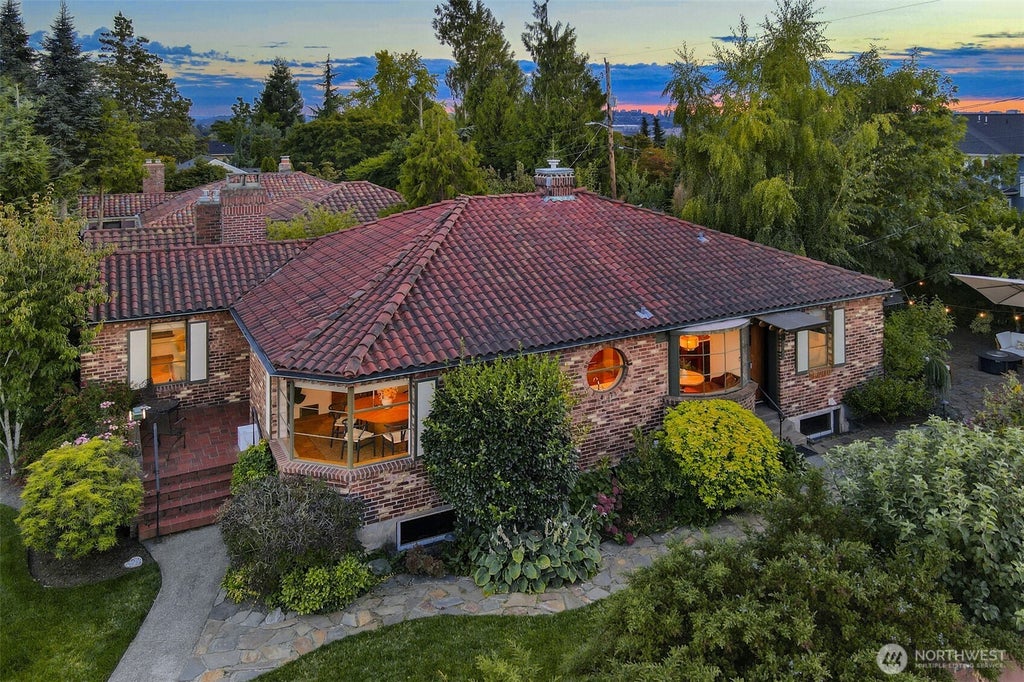 Photo of 6049 Princeton Avenue NE, Seattle, WA 98115 (MLS # 2575901)