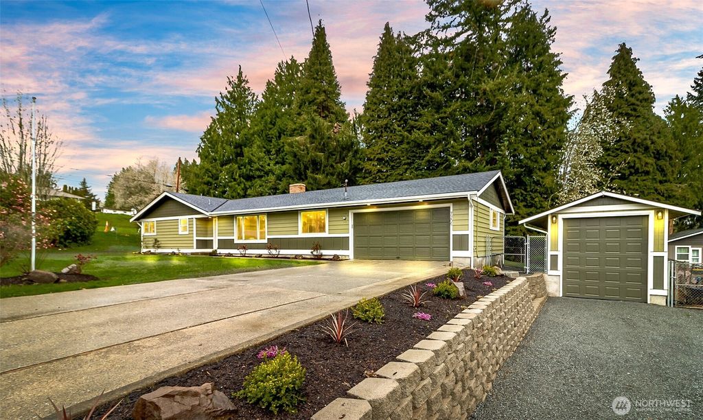 Photo of 7205 89th AVE SE Ave, Snohomish, WA 98290 (MLS # 2358765)