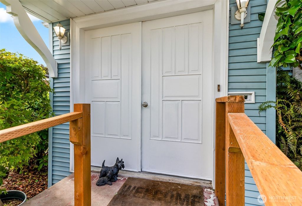 Photo of 1102 Lombard Avenue, Everett, WA 98201 (MLS # 2440031)