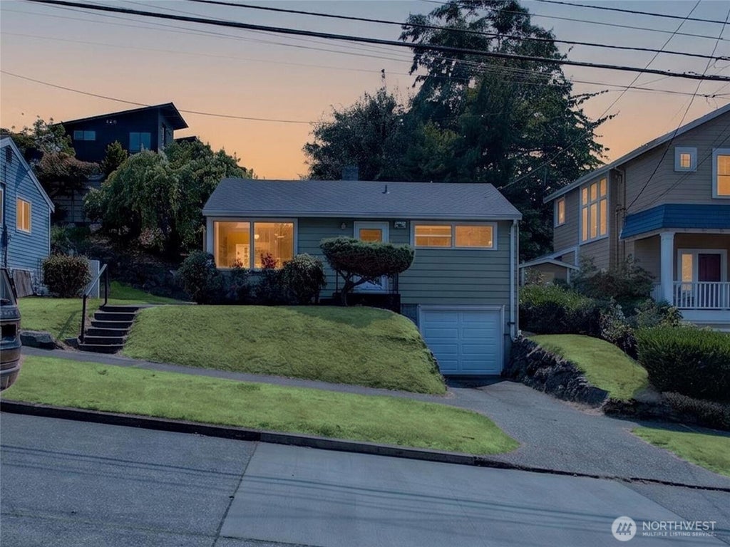 Photo of 3011 E Pine Street, Seattle, WA 98122 (MLS # 2571755)