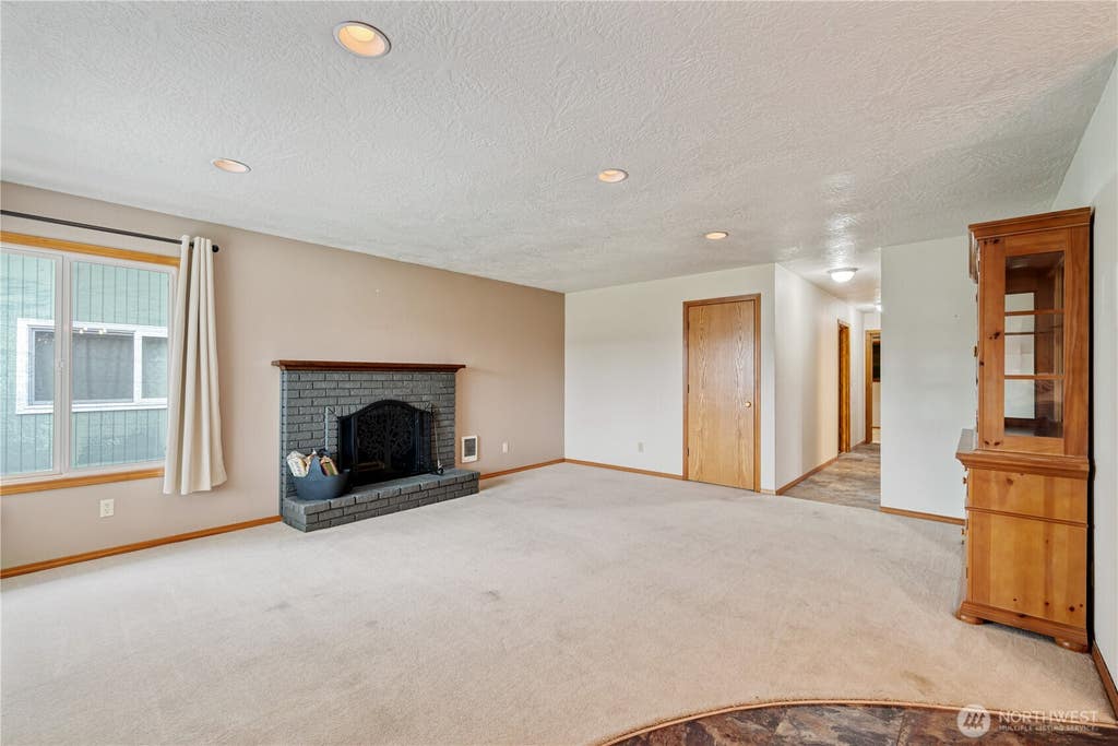 Photo of 3108 Louisiana Street, Longview, WA 98632 (MLS # 2570878)