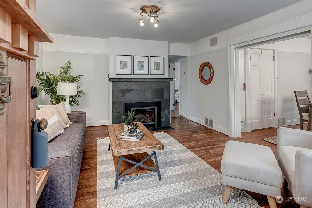 Photo of 700 NE 53rd Street, Seattle, WA 98105 (MLS # 2004058)