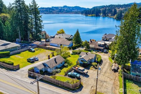 Photo of 1275 Northlake Way NW, Bremerton, WA 98312 (MLS # 2491014)