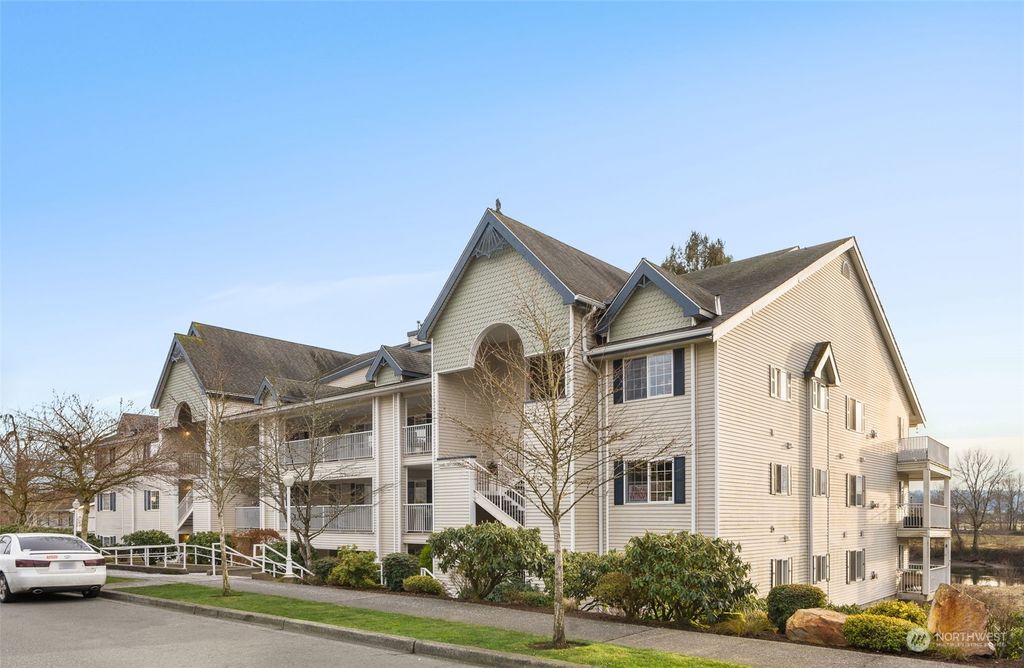 Photo of 509 1st Street #202, Snohomish, WA 98290 (MLS # 2032320)