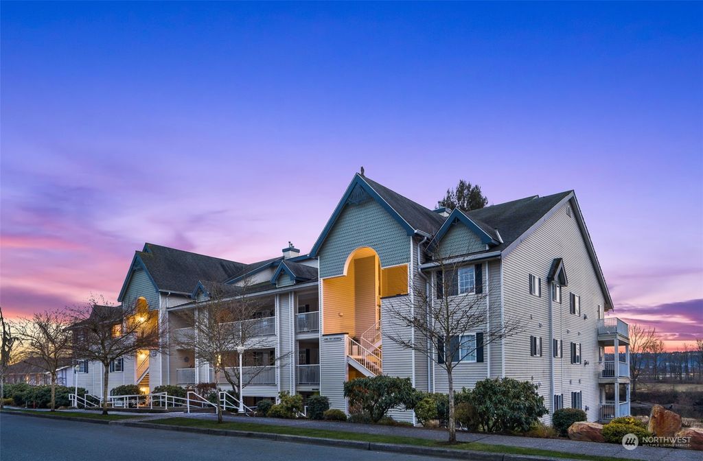 Photo of 509 1st Street #202, Snohomish, WA 98290 (MLS # 2032320)