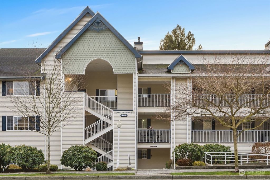 Photo of 509 1st Street #202, Snohomish, WA 98290 (MLS # 2032320)