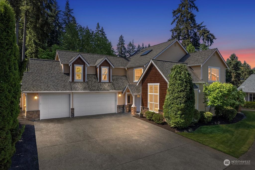 Photo of 15307 75th Avenue NE, Kenmore, WA 98028 (MLS # 2246348)