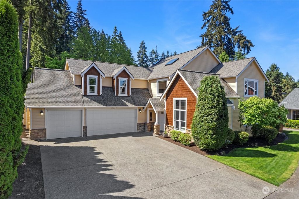 Photo of 15307 75th Avenue NE, Kenmore, WA 98028 (MLS # 2246348)