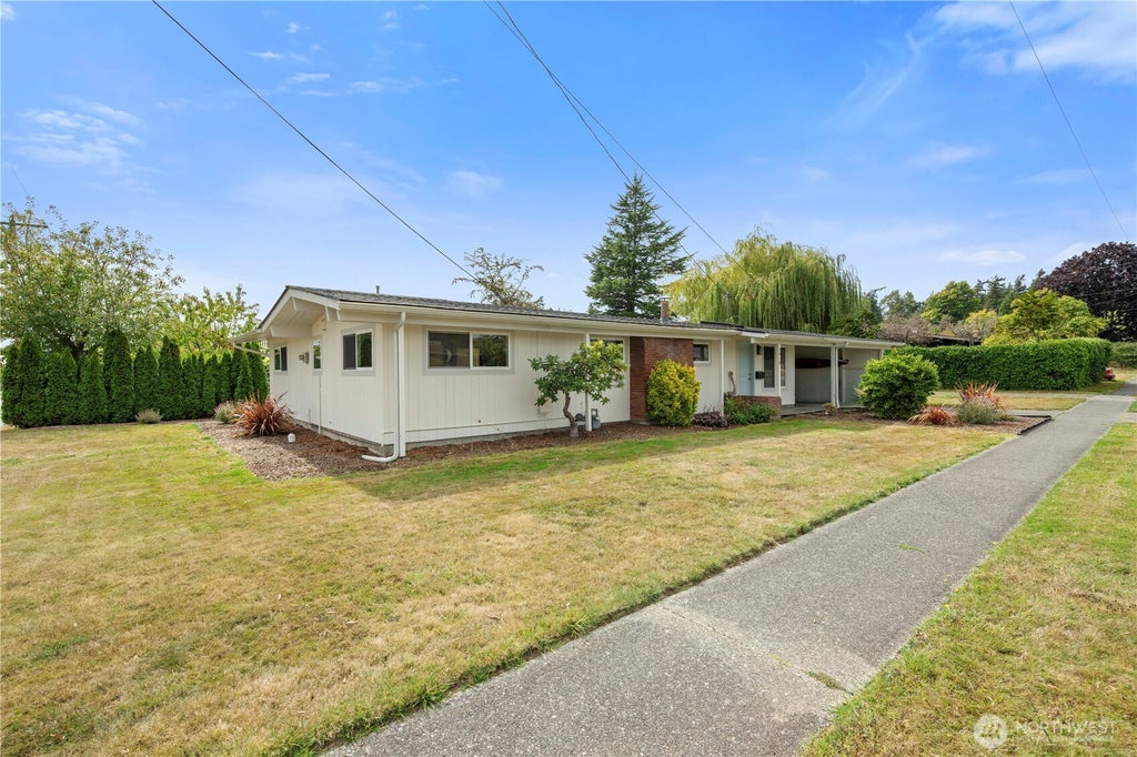 Photo of 1418 Hillcrest Parkway, Mount Vernon, WA 98274 (MLS # 2581949)