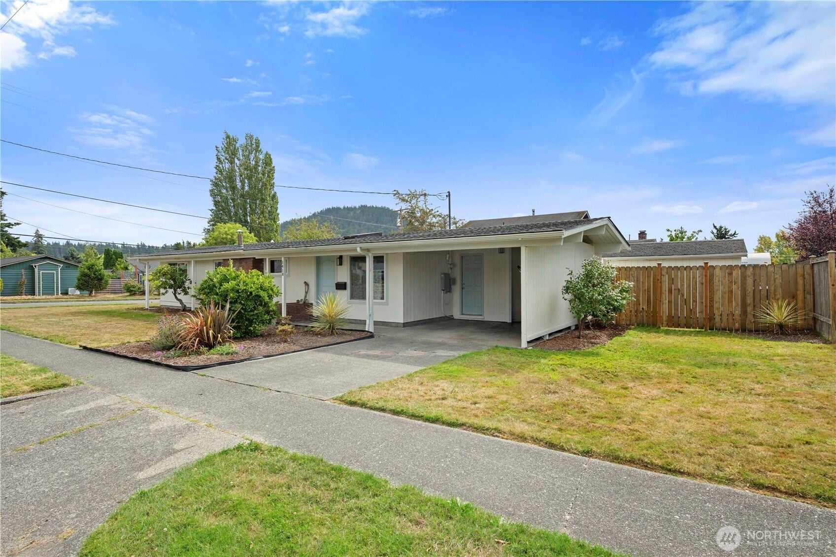 1418 Hillcrest Parkway
