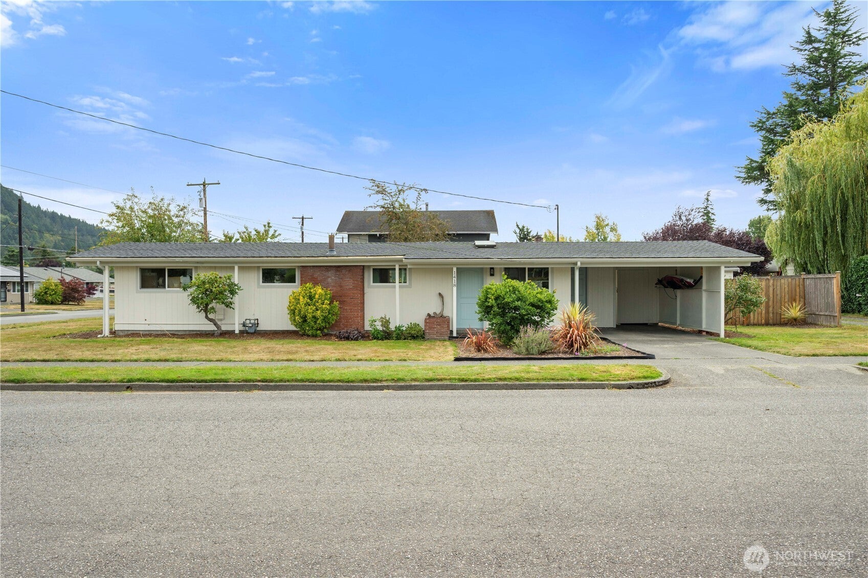 1418 Hillcrest Parkway