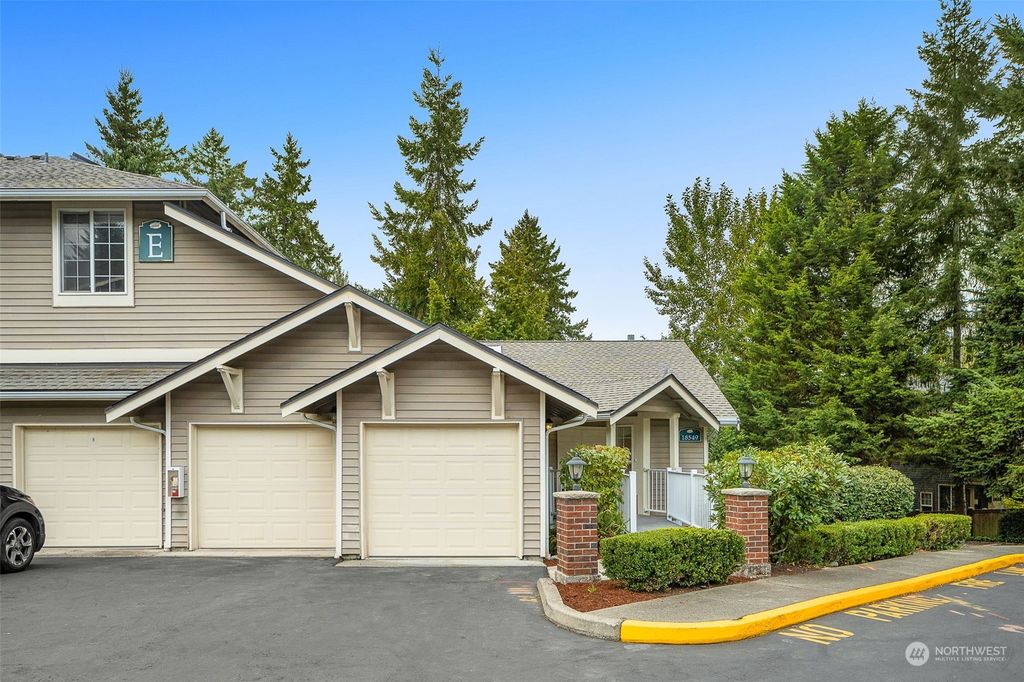 Photo of 18549 NE 57th Street, Redmond, WA 98052 (MLS # 2155041)