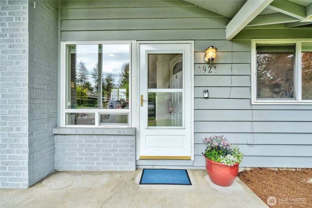 Photo of 1921 4th Place, Kirkland, WA 98033 (MLS # 2371471)