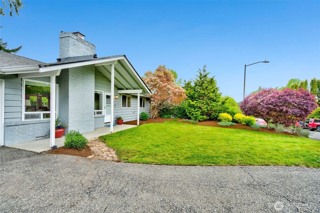 Photo of 1921 4th Place, Kirkland, WA 98033 (MLS # 2371471)
