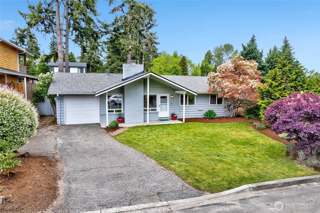 Photo of 1921 4th Place, Kirkland, WA 98033 (MLS # 2371471)
