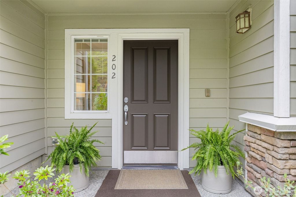 Photo of 11800 SE 4th Place #202, Bellevue, WA 98005 (MLS # 2367522)