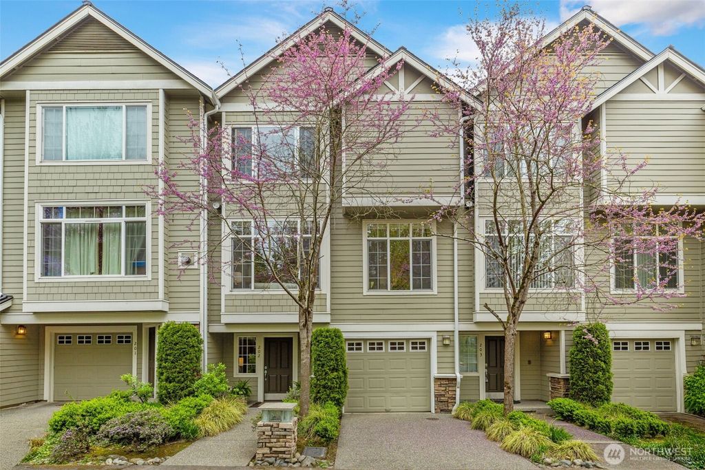 Photo of 11800 SE 4th Place #202, Bellevue, WA 98005 (MLS # 2367522)