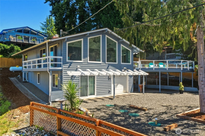 10138 Steamboat Island Road NW
