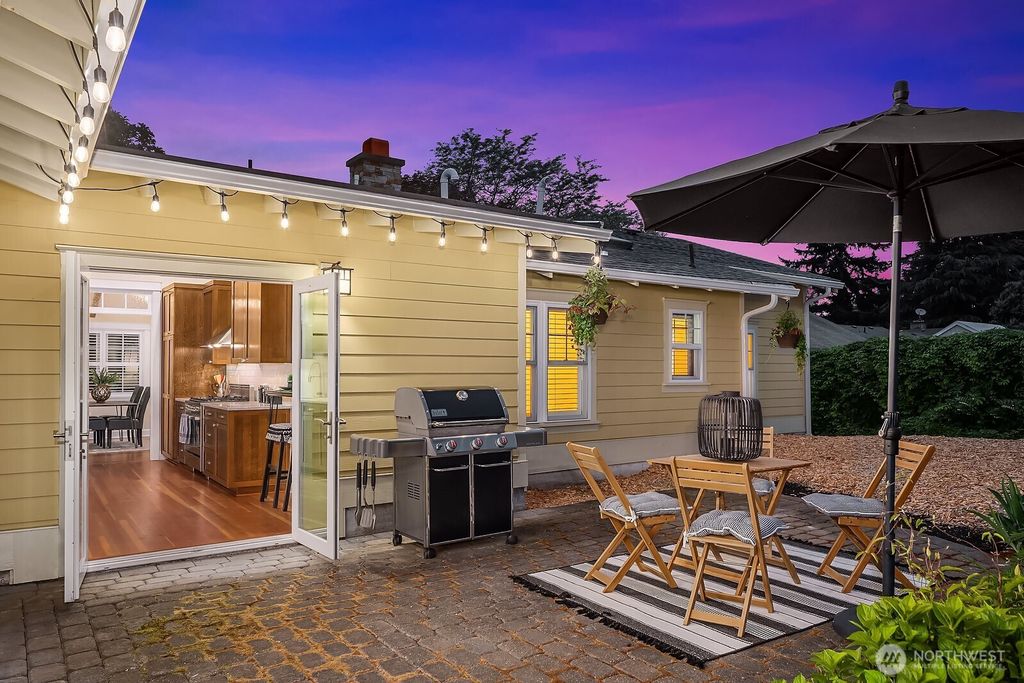 Photo of 15926 21st Avenue SW, Burien, WA 98166 (MLS # 2425194)