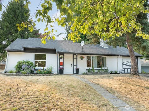Photo of 17211 5th Avenue NE, Shoreline, WA 98155 (MLS # 2569619)